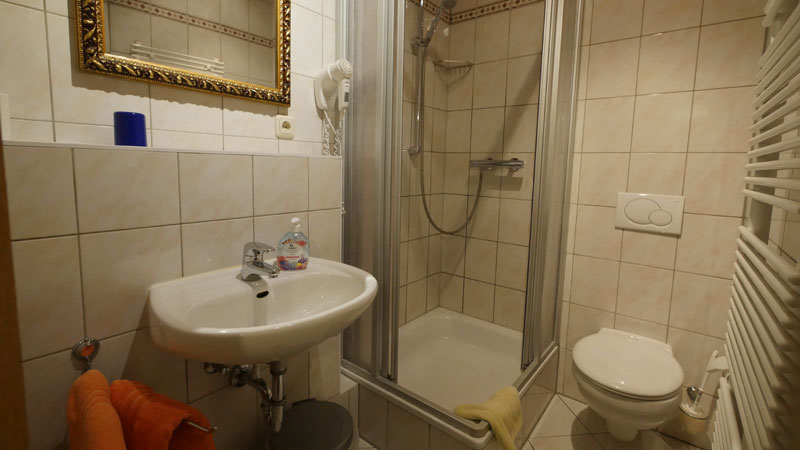 Übernachten in Dresden - Einzelzimmer Nr. 7 - Bad | Pension "Zum Knipser" Dresden