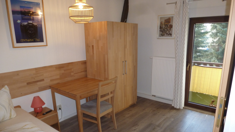 Übernachten in Dresden - Einzelzimmer Nr. 8 - Wohnraum | Pension "Zum Knipser" Dresden