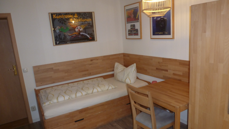 Übernachten in Dresden - Einzelzimmer Nr. 8 - Wohnraum | Pension "Zum Knipser" Dresden