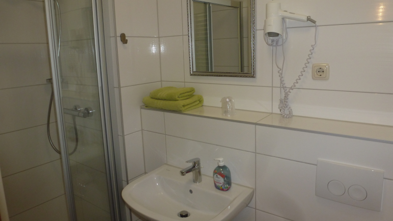 Übernachten in Dresden - Einzelzimmer Nr. 8 - Bad | Pension "Zum Knipser" Dresden